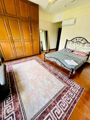 Comfy Haven Master Bedroom Lake view with Free Wifi & Free Parking